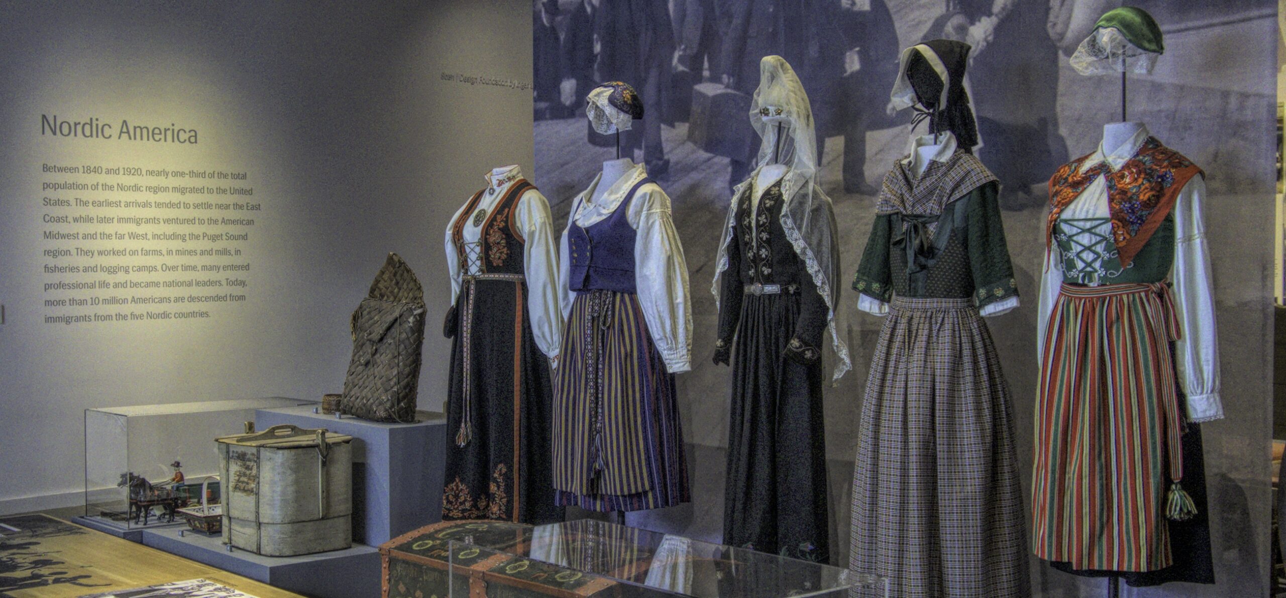 raditional Nordic dresses